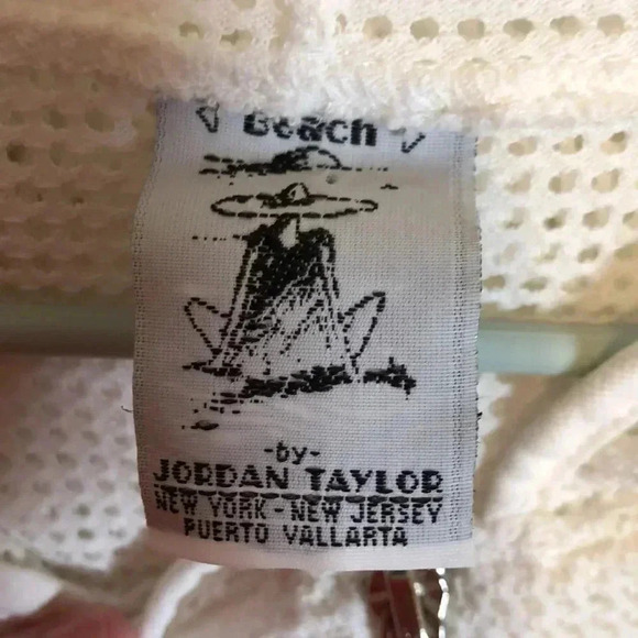 Beach by Jordan Taylor white zippered and hooded beach cover up with pockets. - Picture 5 of 8